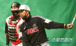 김우석 두산 2군 수비코치 한화 합류, 최원호 감독-정경배 수석코치와 인천고 동문