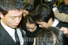 故 이은주 빈소 찾은 영화배우 문근영