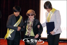영화배우부문 수혜자 윤인자씨