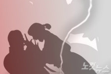 동생지키려 강도와 격투…후라이팬 든 언니는 용감했다