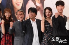 파이팅 외치는 김형석PD