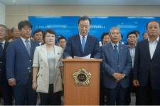 자유한국당 출신 전현직 경남도의원 4명 탈당, 민주당 입당