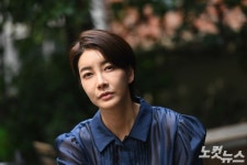 "이미 늦었다"는 우려 깨고 대중 앞에 선 배우 진서연