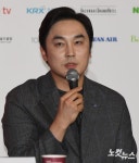 인사말하는 배우 서현우