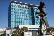 "내가 OOO경찰 잘 알아" 유흥업소 협박, 전직 기자 구속