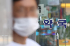 "약사 유튜버, 편향된 정보제공·특정제품 구매유도 우려"