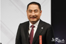 "박수현, 여성 문제로 사직" 발언 강용석 2심도 무죄…선거법은 벌금형