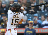 "이렇게 빠른 타구를 본 적 없다" 투수도 놀란 크루즈의 시속 198㎞ 홈런