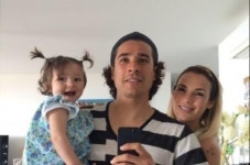 오초아 ‘야신쇼’ 뒤에는 가족의 힘이?…영화배우 닮은 부인 미모보니