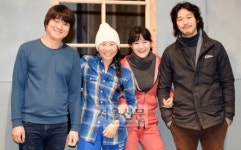 “손숙은 소탈한 어머니 그 자체 이따금 ‘어무이~’라며 문자도”