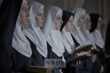 <새영화> ‘아뉴스 데이’ 안느 퐁텐, 임신한 수녀들의 실화를 이야기하다