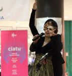 사지마비 20대女, 4800만명 감동시킨 오페라 가수로 활약 (영상)