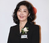 여에스더, 식약처 前 과장에 고발 당해…“의사 신분 이용”