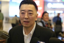 BBK 김경준 만기출소 LA로 강제추방…누나 에리카김 입국장에 안 나와