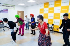 평범한 이웃집 어르신이 주연 배우