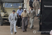 영화 촬영 중인 배우 브래드 피트