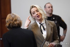 전남편 조니 뎁과 명예훼손 소송 중인 앰버 허드