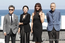 산세바스티안영화제 등장한 홍상수 감독과 영화