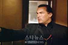 스티븐 시걸 대표작, 잇단 안방 소개