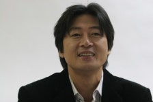 김윤석, TV와 연극 연이어 주연 캐스팅