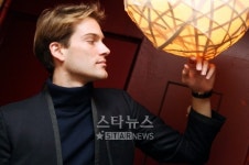 佛꽃미남 앤디 질렛 "다음엔 여배우와∼"(인터뷰)