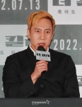 답변하는