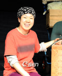 진실로 관객을 웃기고 울린다...연극배우 염혜란