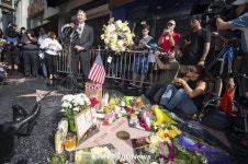 할리우드에 넘실대는 로빈 윌리엄스 애도 물결