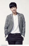 카이 측 "YG 이사와 연인 아냐…7년 친구 사이"
