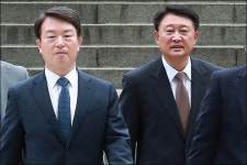 <포토>강신명·이철성 두 전직 경찰청장, 나란히 영장심사 출석