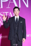 “소중한 생명 찾아와”…송중기, 영국 배우 케이티와 오늘 혼인신고