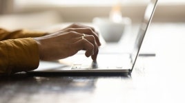 제자 대필시켜 딸 서울대 치전원 보낸 교수…1심 징역 3년6개월