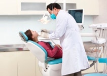 "OO치과는 과잉진료" 남의 병원 저격한 의사 유튜버 결국