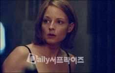 조디 포스터, 공식적으로 ‘커밍아웃’ 화제모아