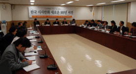 "신문, 시사만화 가질 자격 있나"