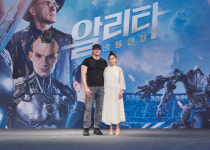 <알리타: 배틀 엔젤> 로버트 로드리게즈 감독, 배우 로사 살라자르 - 자기 능력을 발견해가는 여성의 이야기...