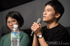 <밤의 문이 열린다> 유은정 감독, 배우 한해인·이승찬 - 유령이 전하는 위로가 담긴 영화