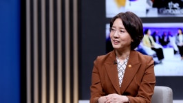 ‘The Globalists’ 이영 중소벤처기업부 장관 “K-스타트업 세계 진출, 중기부가 베이스캠프 될 것...