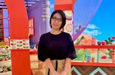 유명 코미디언,
