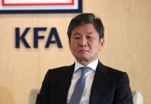 공식발표 전까지 계속 불안함에 떠는 팬들…1년도 되지 않아 약속 어긴 대한축구협회 탓