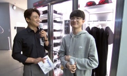 ‘페이커’ 이상혁 런칭 파티 통해 T팩토리에서 직접 굿즈 소개