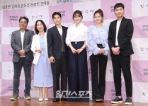 "가수 아닌 영화배우"