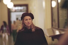 할리우드 연기파 배우 로라 리니, 새 영화서 농도짙은 베드신 감행