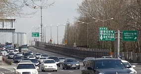 “배우 크리스 에반스가 눈 앞에? 믿을 수 없어!”