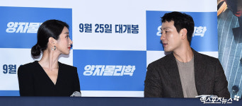 이야기 나누는 서예지-박해수[엑