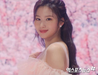 트와이스 사나, 日 가수 뮤비 첫 출연…