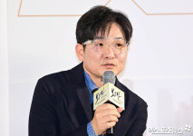 인사말하는 김성제 감독[엑