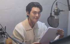 김우빈, 전시회 목소리 재능 기부 참여…수익금 소아암 환우 위해 기부