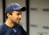 여유가 묻어나는 샘 펄드