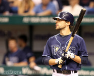 투수를 바라보는 샘 펄드